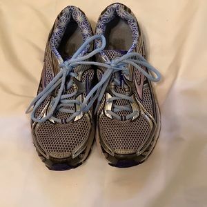 Brooks women’s sneakers size 9